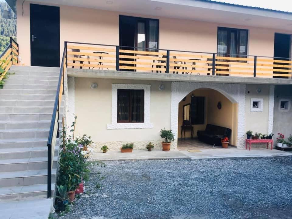 Guesthouse Kurdiani In เมสเตีย ภายนอก รูปภาพ